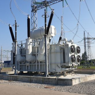 UAB „Ekobana“ установили самые мощные автотрансформаторы в Литве для электропередающих сетей